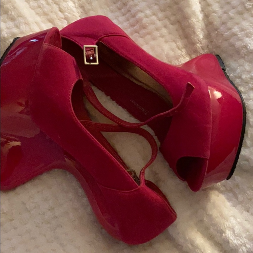 Shoes - Picture 2 of 4